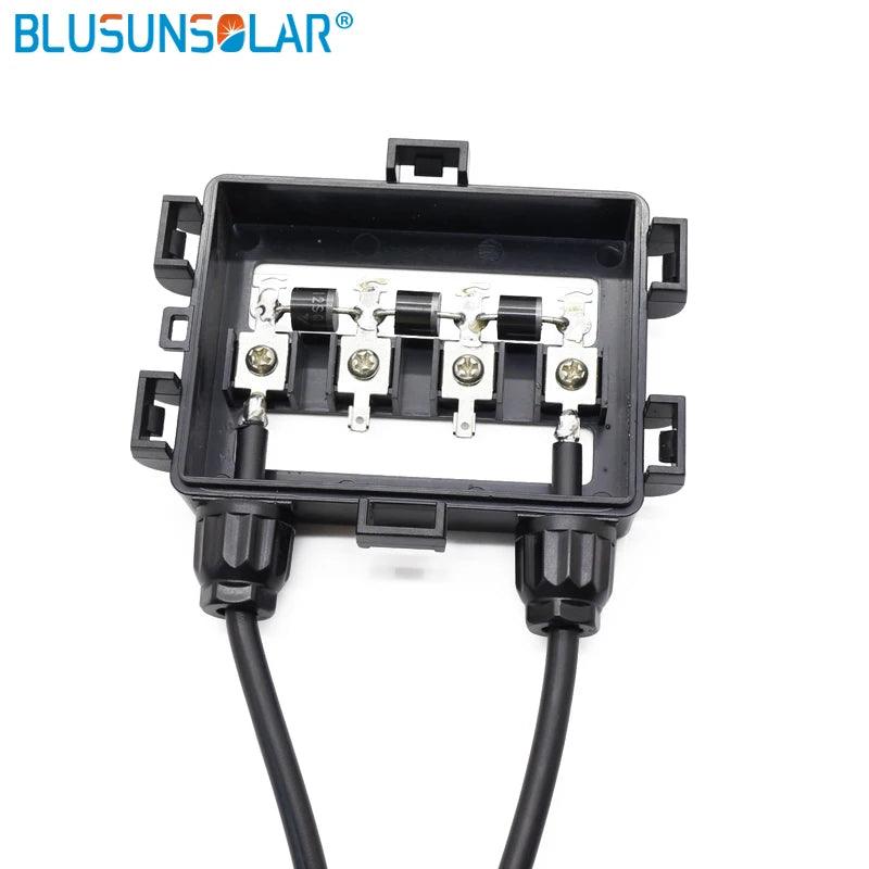 Waterproof IP65 4 Way PV Solar Junction Box for Solar Panel with 4.0mm2 Cable and 3 Diodes 15A